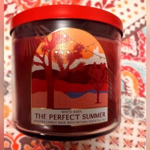 Bath and Bodyworks/White Barn 3 wick candle